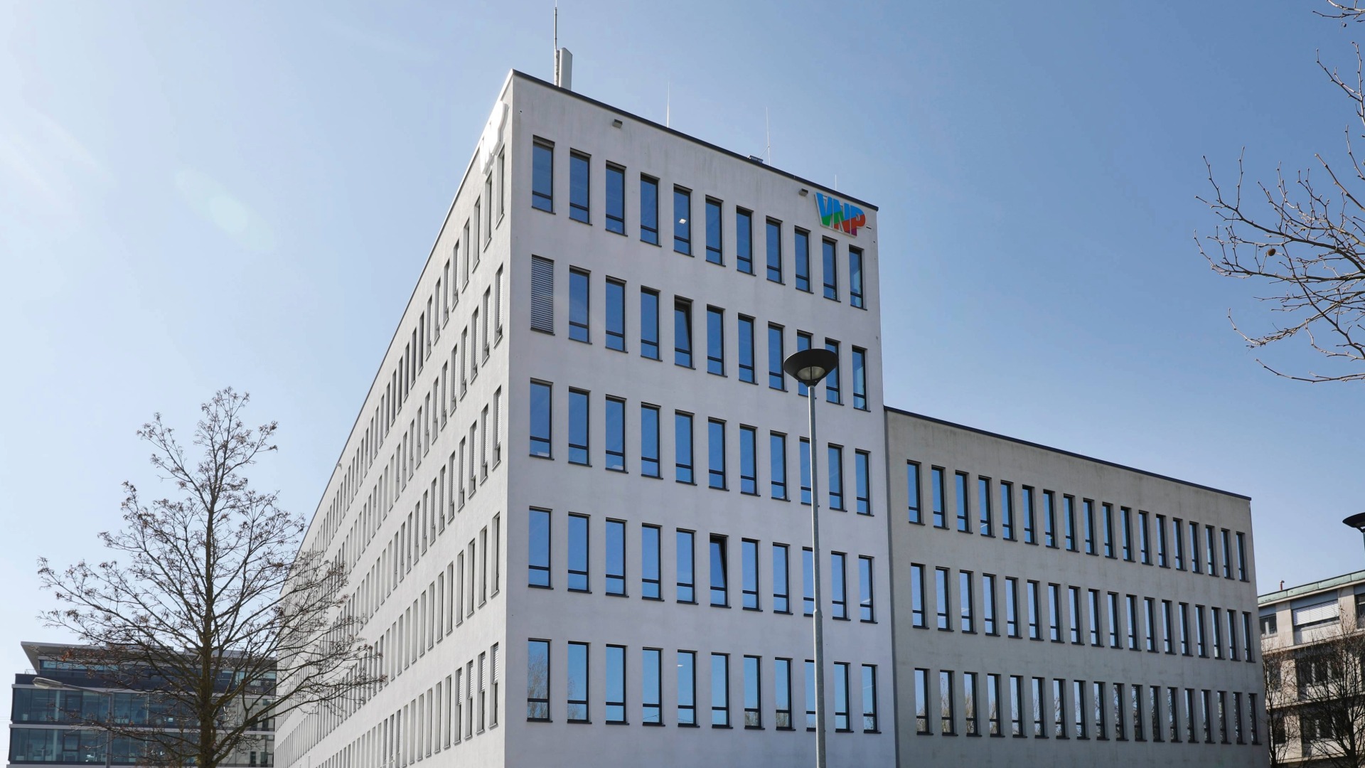 Der Cube am Wöhrder See ist das moderne VNP Multimedia-Haus.